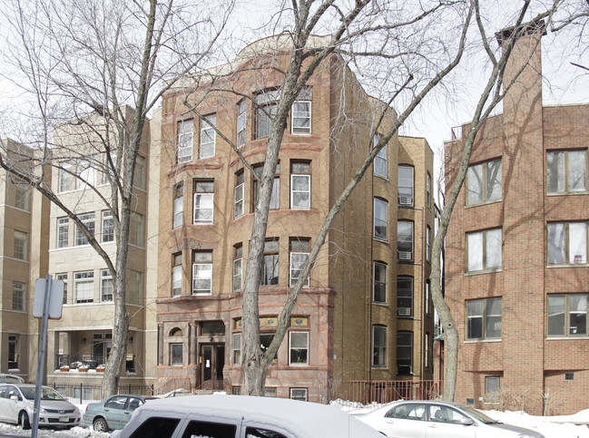 626 W Wellington Ave in Chicago, IL - Foto de edificio - Building Photo