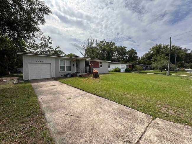 property at 2711 Red Oak Dr