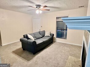 3 Log Ct in Newnan, GA - Building Photo - Building Photo