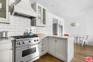 1929 Tamarind Ave in Los Angeles, CA - Building Photo