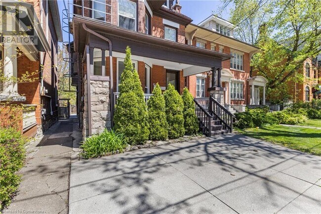 102 Herkimer St in Hamilton, ON - Building Photo - Building Photo