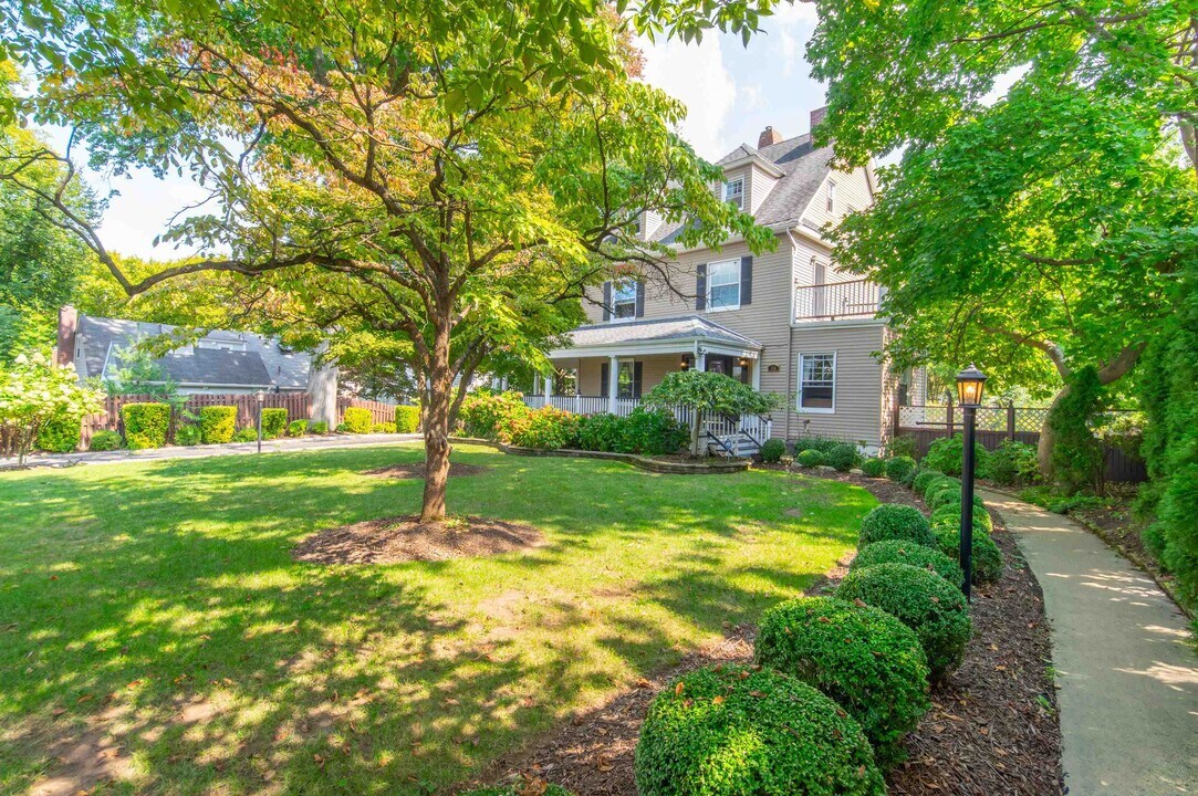 356 Carteret Pl in Orange, NJ - Building Photo