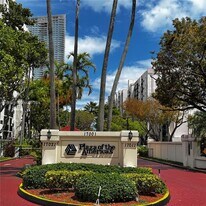 16919 N Bay Rd in Sunny Isles Beach, FL - Building Photo