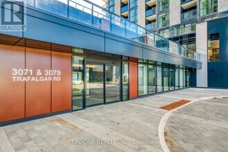 3071 Trafalgar Rd in Oakville, ON - Building Photo - Building Photo