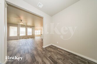 2020 Sara Vista Dr in Yukon, OK - Foto de edificio - Building Photo