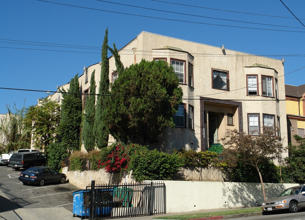 131 N Alvarado St in Los Angeles, CA - Building Photo