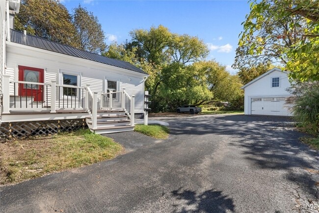 4914 W Seneca Turnpike in Syracuse, NY - Building Photo - Building Photo