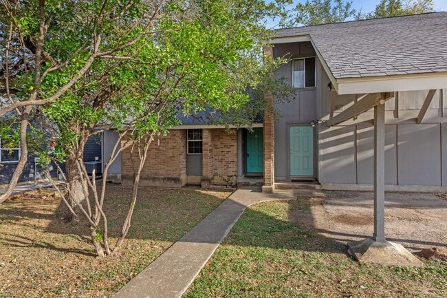 6901 Woodhue Dr in Austin, TX - Building Photo - Building Photo