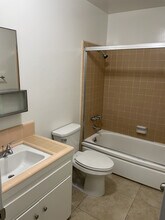 Tradewinds Apartments in Covina, CA - Foto de edificio - Building Photo