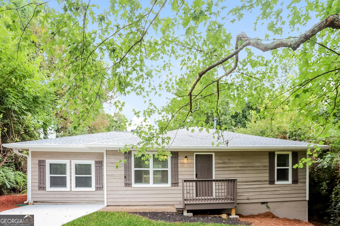 108 Burch Rd in Woodstock, GA - Building Photo