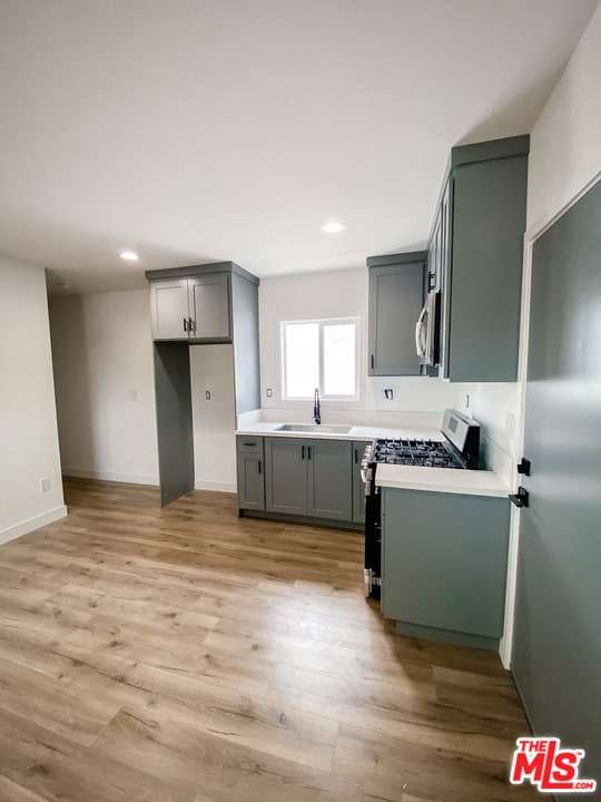 107 E Indigo St in Compton, CA - Building Photo - Building Photo