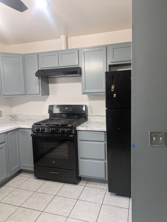 427 N Concord St, Unit 1 Bedroom Apartment for r in Los Angeles, CA - Foto de edificio - Building Photo