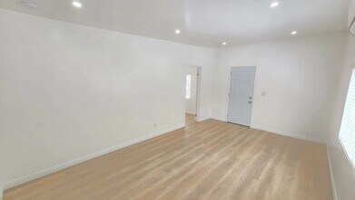 1041 N Edinburgh Ave, Unit 1/2 in West Hollywood, CA - Foto de edificio - Building Photo