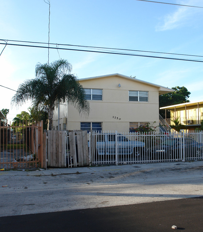 1250 NW 61st St in Miami, FL - Building Photo - Building Photo