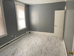 12 Shepard St, Unit 1 in Lynn, MA - Foto de edificio - Building Photo