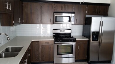 1826 Larkins Wy in Pittsburgh, PA - Building Photo - Building Photo