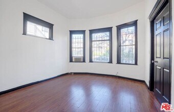 955 S Ardmore Ave in Los Angeles, CA - Foto de edificio - Building Photo