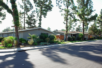 Helm Apartments in Clovis, CA - Building Photo - Building Photo