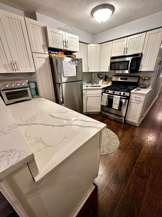 762 E Broadway in Boston, MA - Building Photo