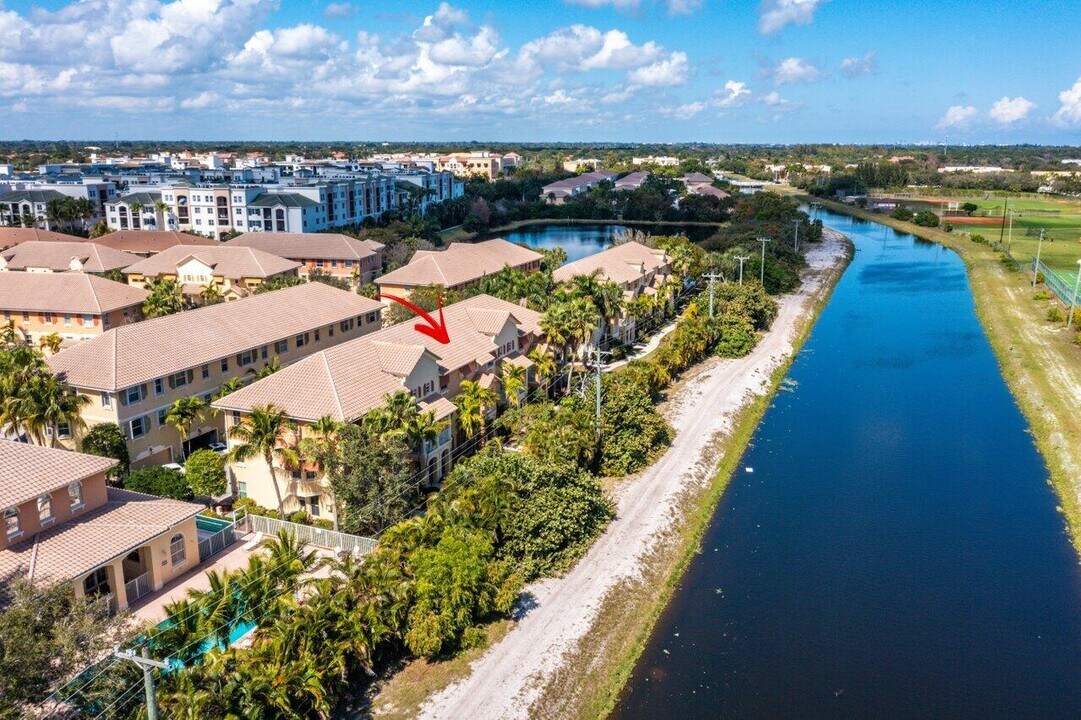 1450 Vía Alferi in Boynton Beach, FL - Building Photo