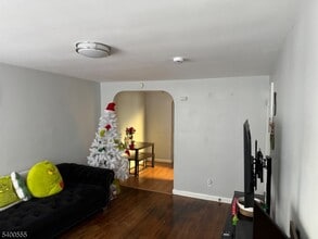 719 Thomas St in Elizabeth, NJ - Building Photo - Building Photo