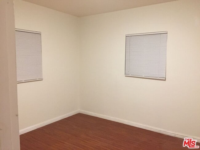 335 E Regent St in Inglewood, CA - Building Photo - Building Photo