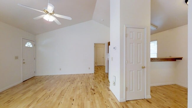 1395 W King St in Boone, NC - Foto de edificio - Building Photo