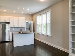 3856 N Southport Ave in Chicago, IL - Foto de edificio - Building Photo