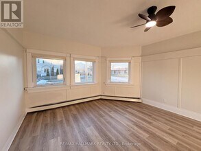 137 Rosehill Blvd in Oshawa, ON - Building Photo - Building Photo