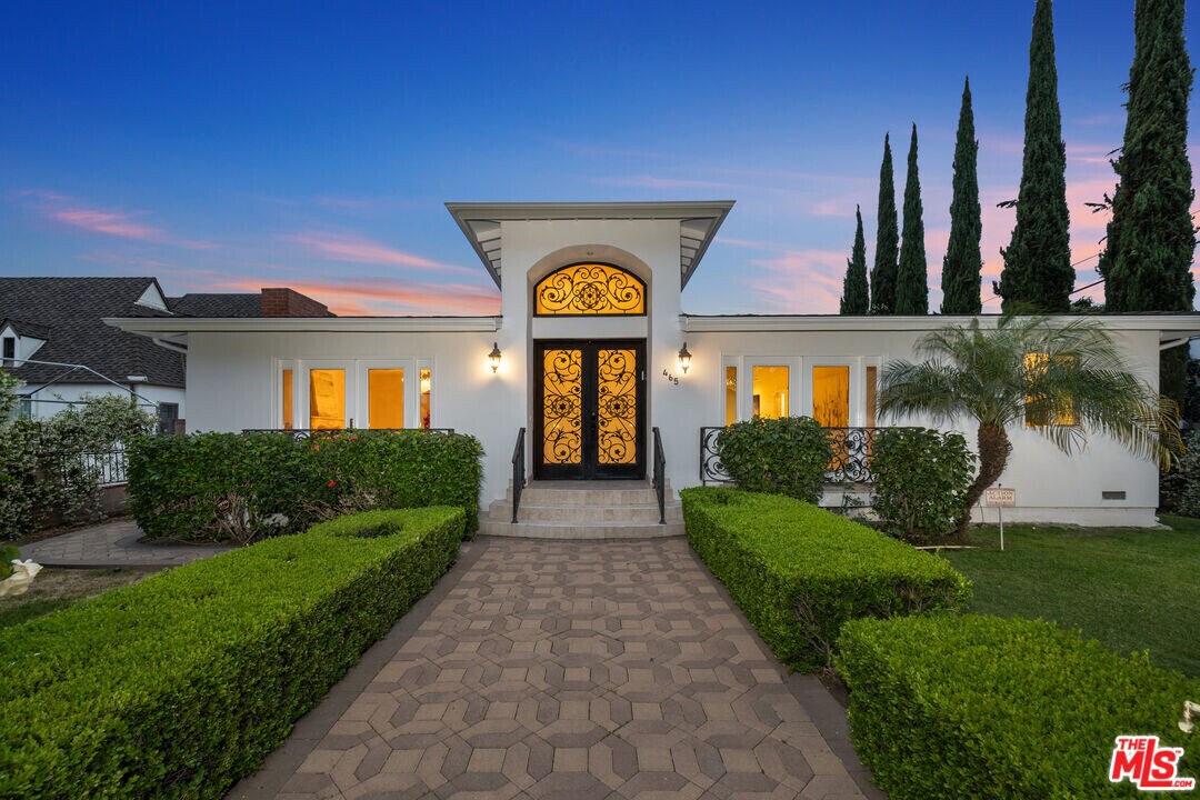 465 N Kilkea Dr in Los Angeles, CA - Building Photo