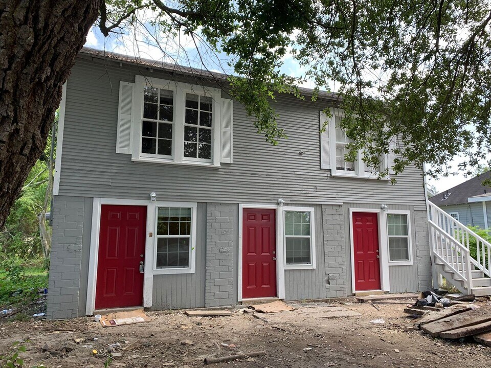 2585 Orange Ave in Beaumont, TX - Building Photo