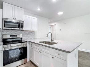 326 S Grosse Ave in Tarpon Springs, FL - Building Photo - Building Photo