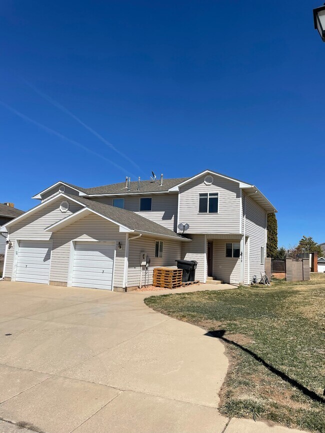 912 W Greenslake Dr in Cedar City, UT - Foto de edificio - Building Photo