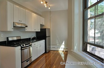 102 Willow St, Unit 4 in Cambridge, MA - Building Photo - Building Photo