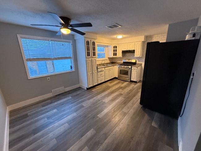 6018 Devlin Ave in Niagara Falls, NY - Building Photo - Building Photo