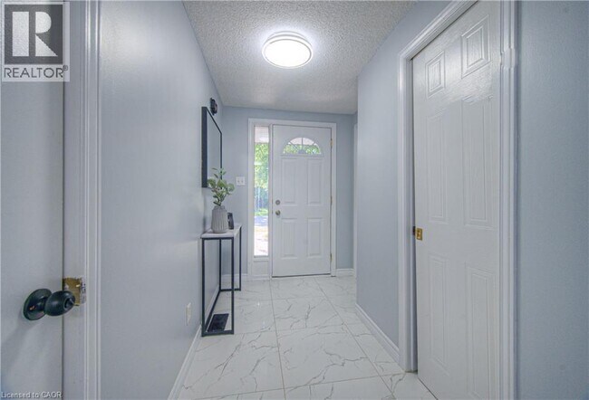 38 Poplar Dr in Cambridge, ON - Building Photo - Building Photo