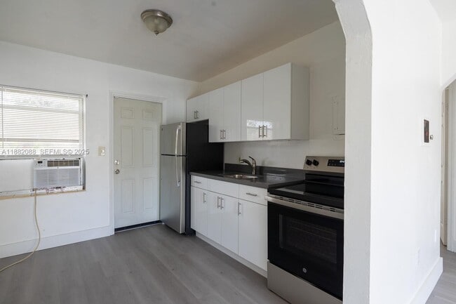 7021 NW 4th Ct in Miami, FL - Building Photo - Building Photo