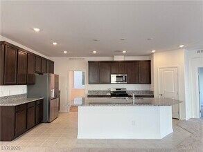 7516 Castlegreen Ave in Enterprise, NV - Building Photo - Building Photo