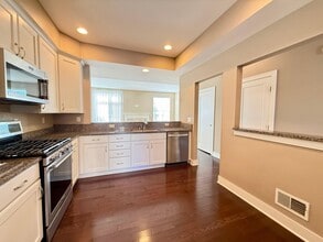 2564 W Towne St in Ann Arbor, MI - Building Photo - Building Photo