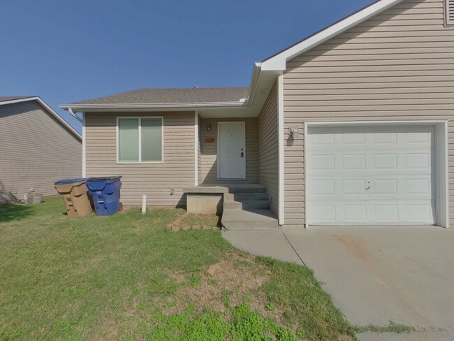 property at 1022 W Clyde St