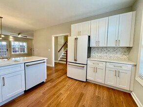 2085 White Pond Ct in Apex, NC - Building Photo - Building Photo