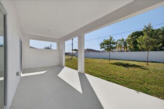 182 NW 6th Ave in Cape Coral, FL - Building Photo - Building Photo