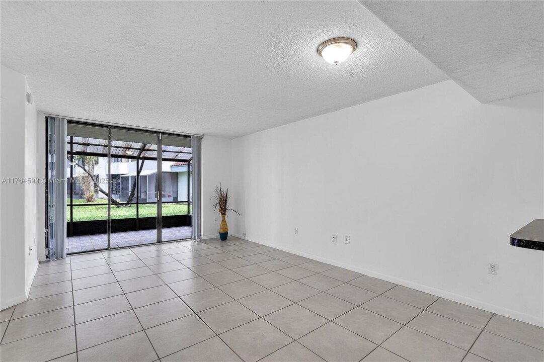 8255 SW 152nd Ave in Miami, FL - Building Photo