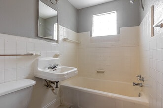 4625 Junius St in Dallas, TX - Building Photo - Interior Photo