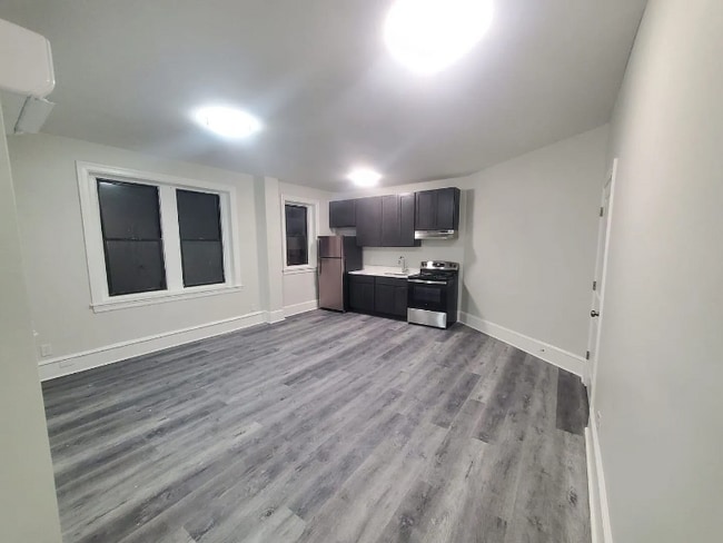 property at 5001 Oxford Ave