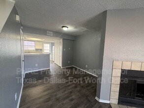 4004 W Pioneer Dr in Irving, TX - Building Photo - Building Photo