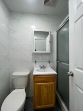 93-38 43rd Ave in Queens, NY - Foto de edificio - Building Photo