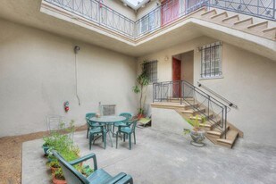 8730-8736 Holloway Dr in West Hollywood, CA - Building Photo