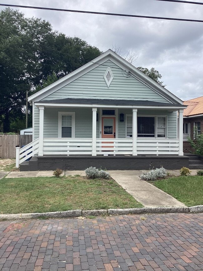 property at 714 S 7th St