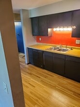 902 Wescott Trl, Unit 202 in Eagan, MN - Foto de edificio - Building Photo